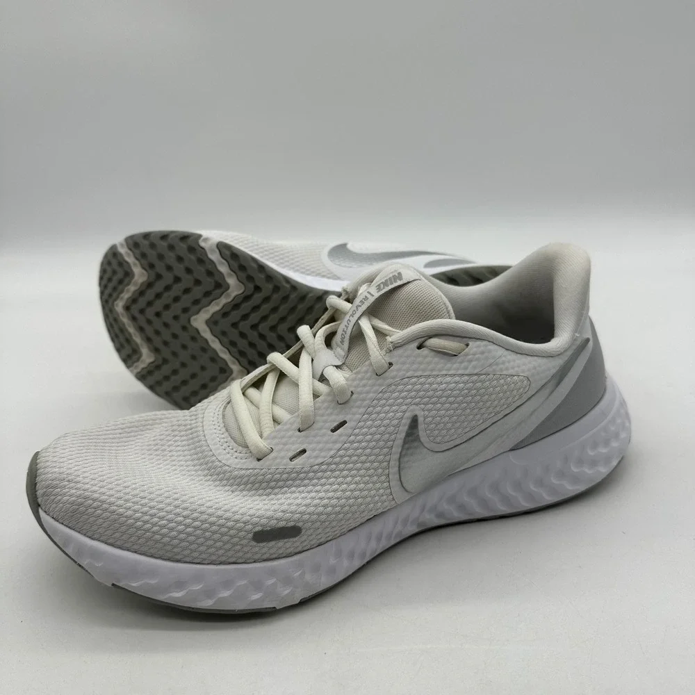 Nike BQ3207-100 Womens Size 9.5 Revolution 5 Sneaker Pure Platinum Running Shoes